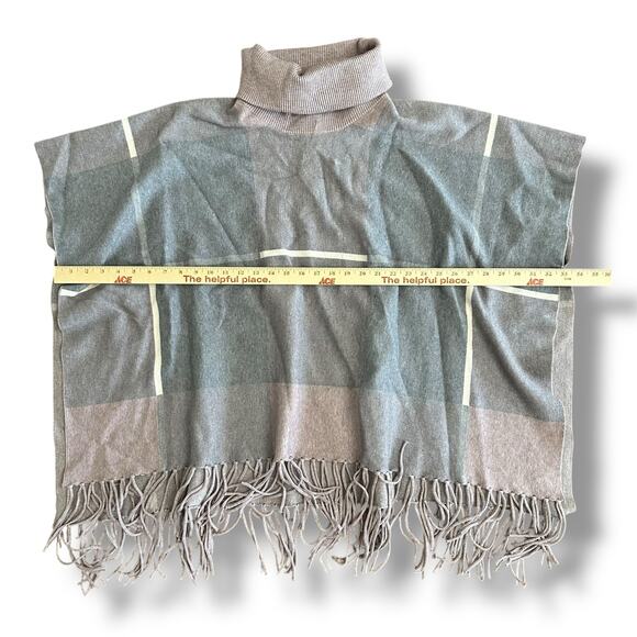 Oversized Fringe Poncho Cape Sweater Shawl House of Harlow 1960 Boho One Size - Picture 3 of 7